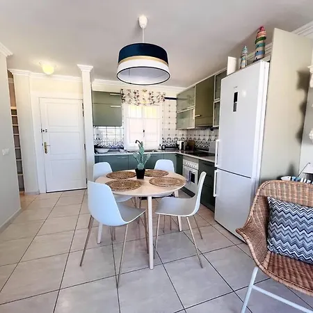 Ocean View With Pools 아데제