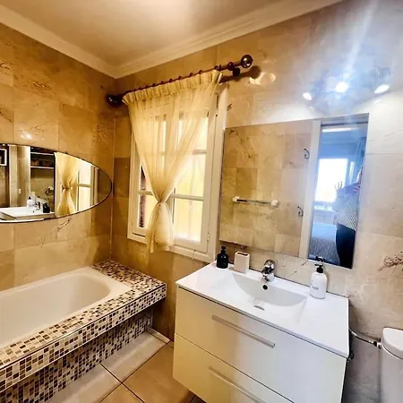 Ocean View With Pools * 아데제