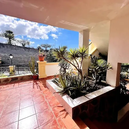 Ocean View With Pools 아데제