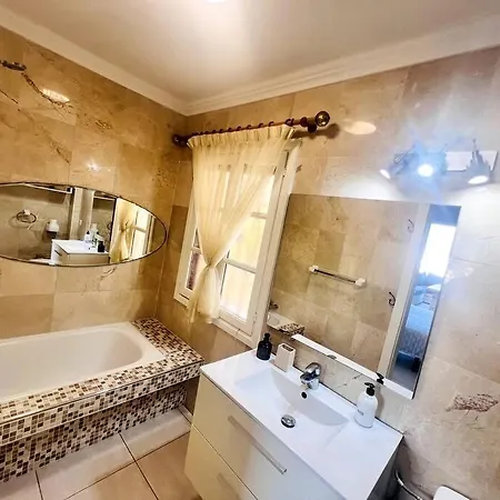 Ocean View With Pools * 아데제