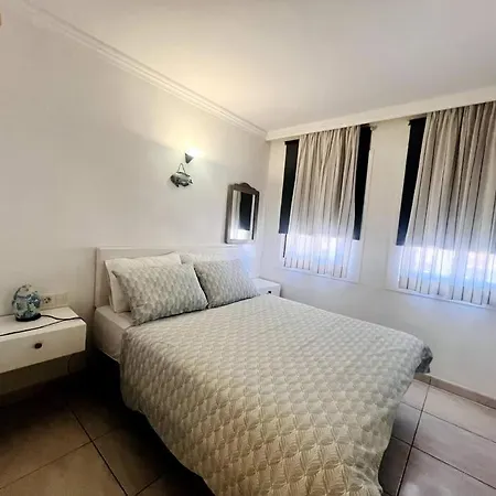 Ocean View With Pools 아데제