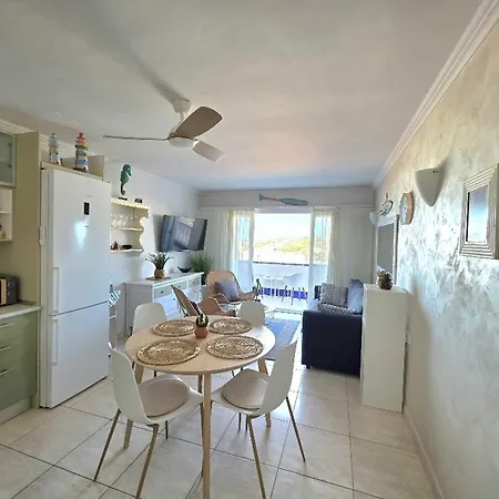 Lägenhet Ocean View With Pools