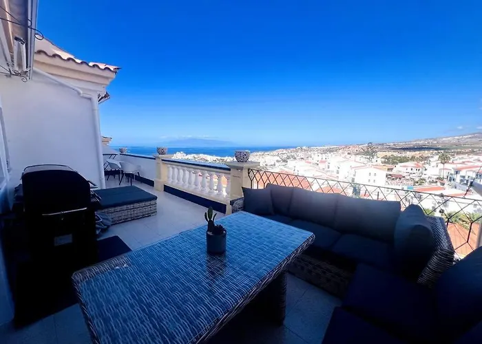 Ocean View With Pools דירה *